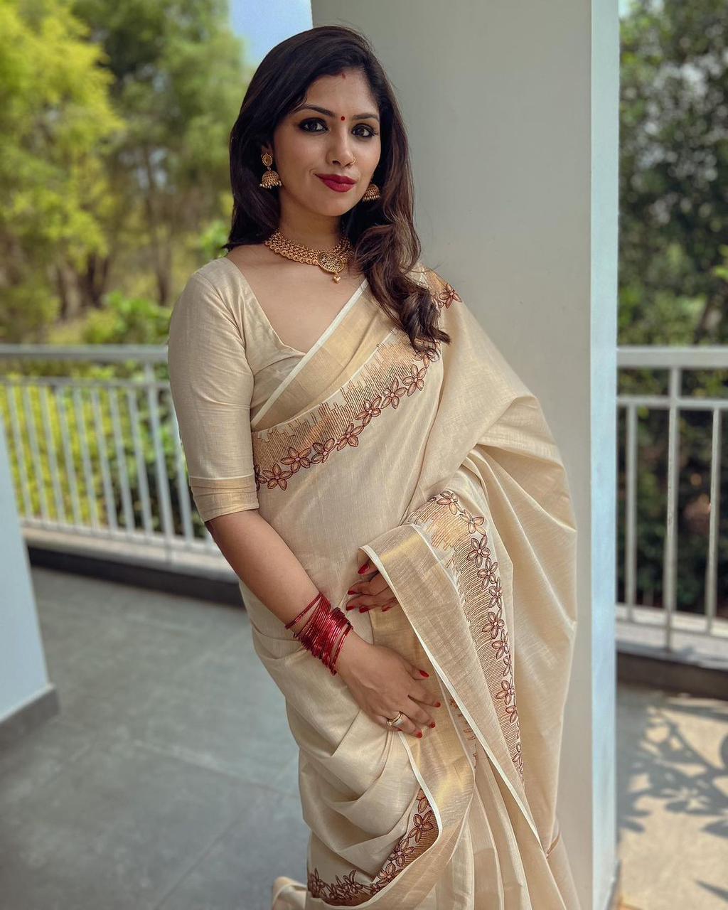 SATIEKA | Kerala Golden Tissue Embroidered Kasavu Saree