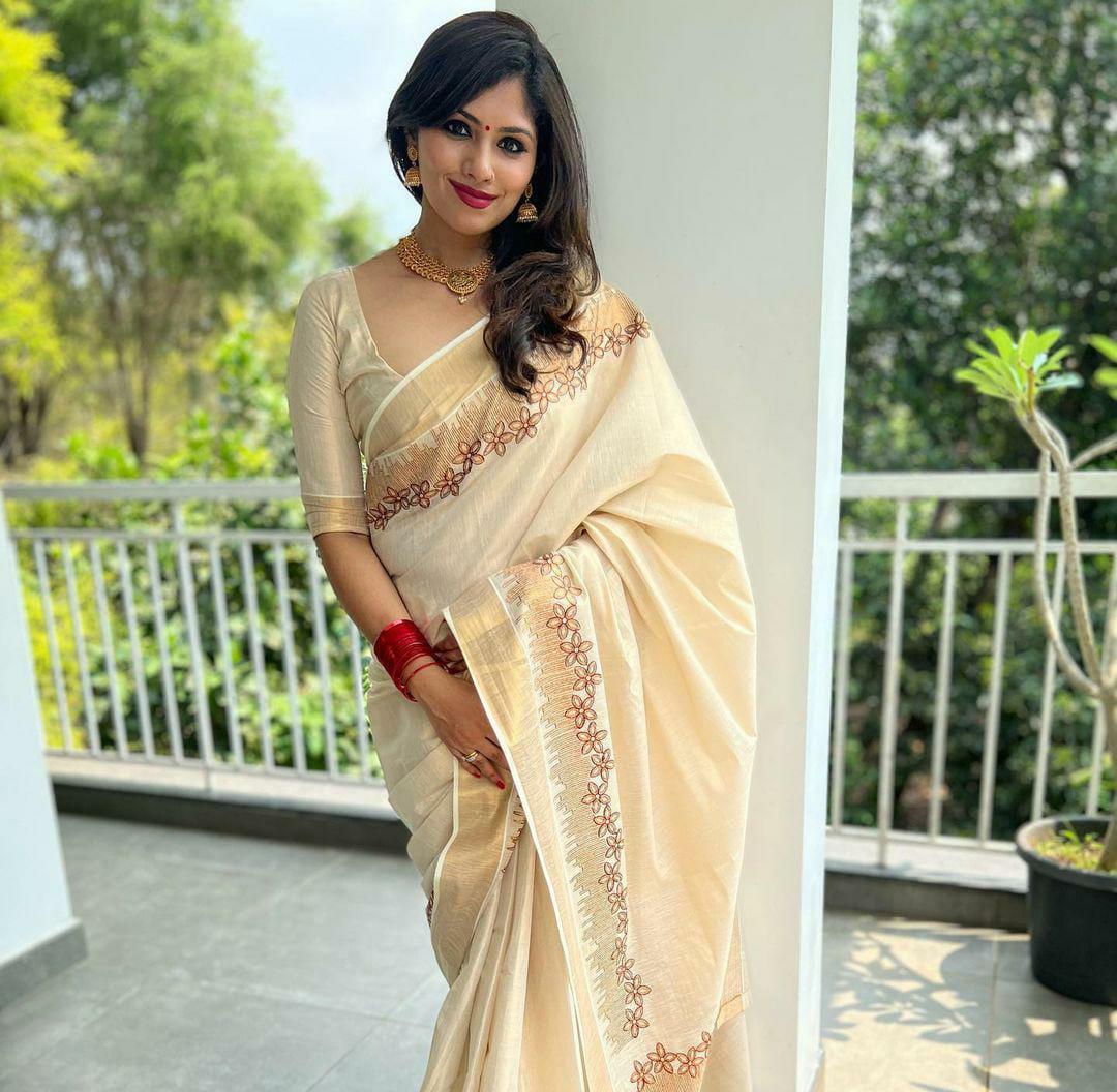 SATIEKA | Kerala Golden Tissue Embroidered Kasavu Saree