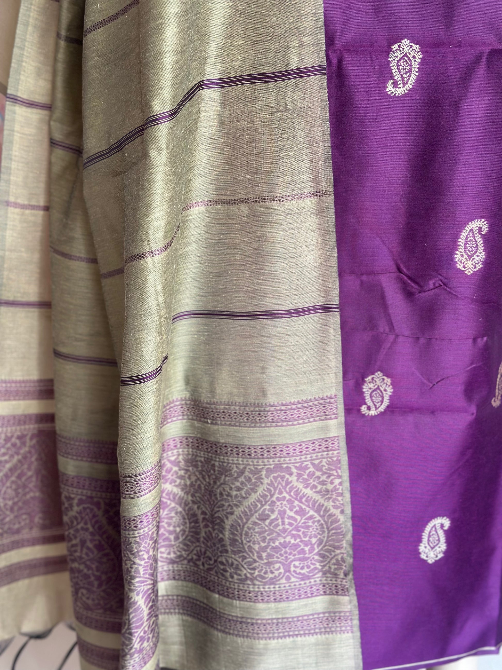 Close-up of purple paisley motifs and the decorative purple border on the contrasting dupatta.