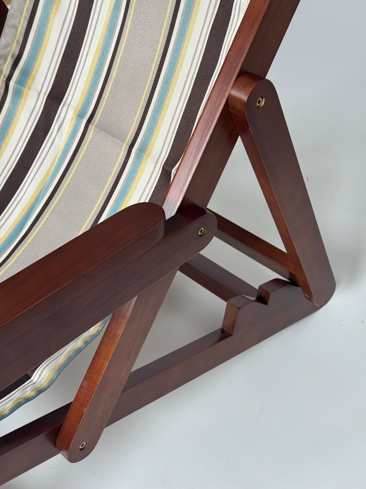 Shake proof wooden easy chair with cloth and head pillow